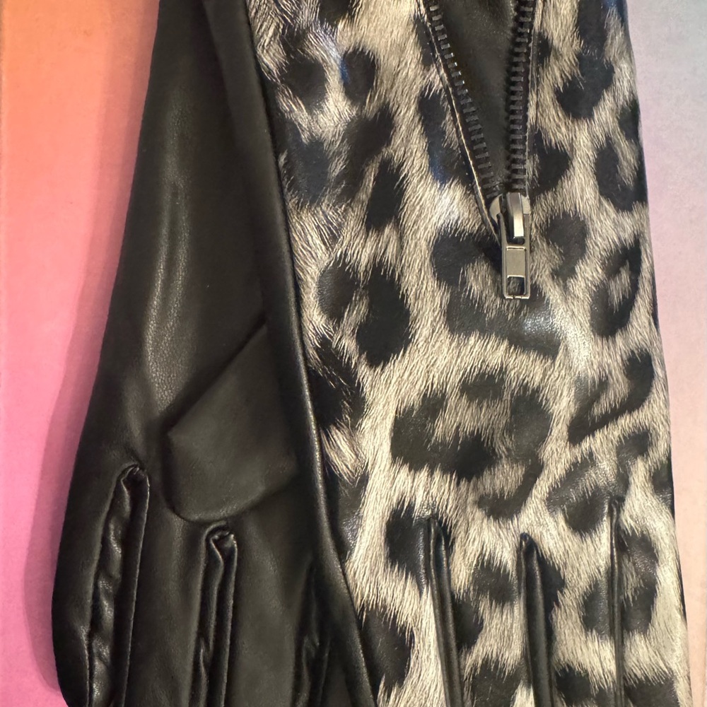Vince Camuto Black and Gray Animal Print Gloves